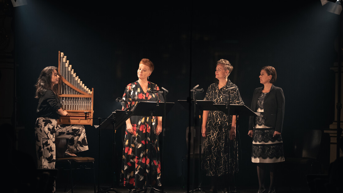 Trio Mediaeval & Catalina Vicens : Une vieille dame de salle