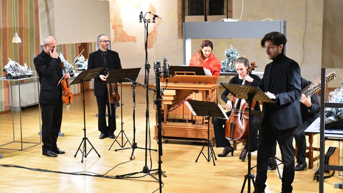 CRUDO MAR di fiamme orribili, Stradella e la Cantata italiana per Basso