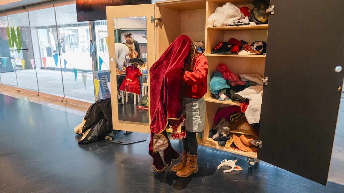 We’re not living in the Middle Ages, are we? / Anna Danilevskaia & Sollazzo Ensemble